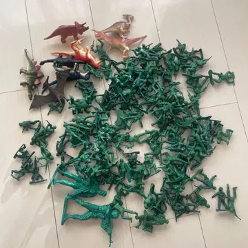 밀리터리 병사 아미 피규어와 공룡 세트