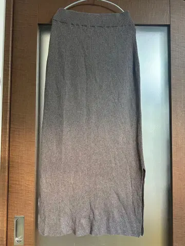 [ beauty&youth ] 리브 사이드 슬릿 타이트 니트 스커트