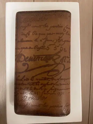 손글씨풍 디자인 가죽 장지갑