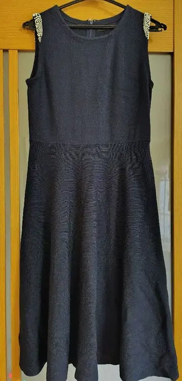 QUEEN'S COURT 슬리브리스 니트 원피스 네이비 사이즈 2