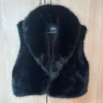 ZARA 블랙 퍼 베스트 S 사이즈