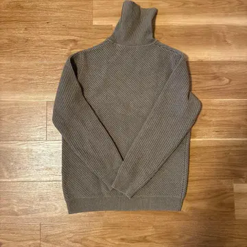 베이지 터틀넥 스웨터 S 사이즈