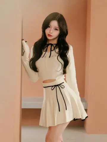 다리치 Darich 허리 오픈 리본 디자인 니트 미니 원피스