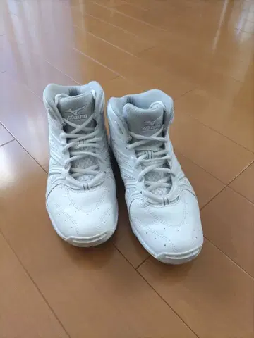 미즈노 화이트 하이컷 스니커즈 WAVE DIVERSE