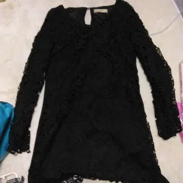 블랙 레이스 긴팔 원피스 비대칭