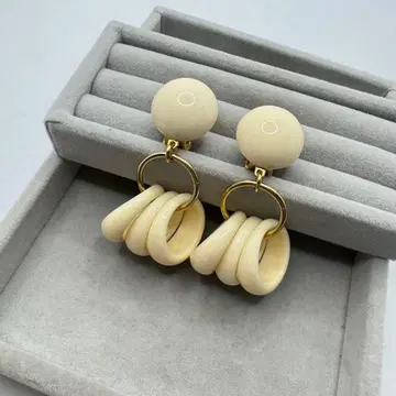 [ 인기 ] FRANCINE BRAMLI 귀찌 아이보리 루프 라운드