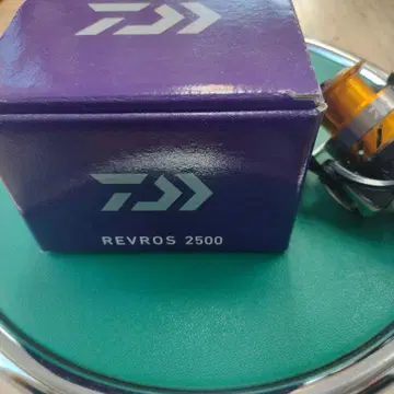 다이와 REVROS 2500 스피닝 릴