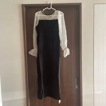 시스루 긴팔 타이트 핏 롱 드레스