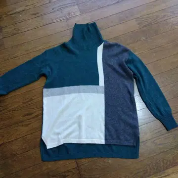 터틀넥 블록 컬러 스웨터