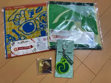 Mrs. GREEN APPLE 자카드 타월 메탈 참 키링