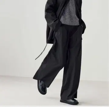 새상품급 유니클로C 턱 와이드 팬츠 2024년 AW 모델