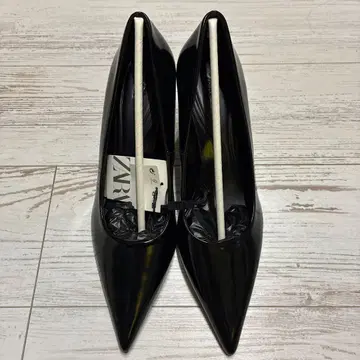 ZARA 블랙 스틸레토 하이힐