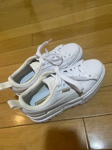 PUMA 화이트 플랫폼 스니커즈