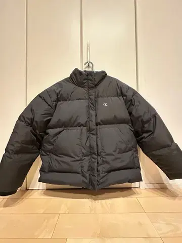 cK 블랙 다운 자켓