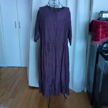 퍼플에 가까운 브라운 계열 셔츠 원피스 7부 소매