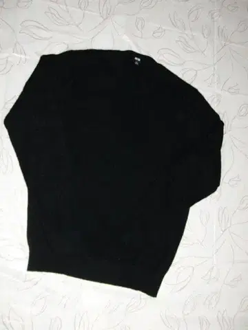 유니클로 캐시미어 니트 크루넥 M 사이즈