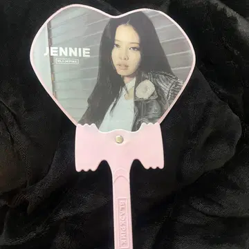 BLACKPINK JENNIE 하트 모양 부채