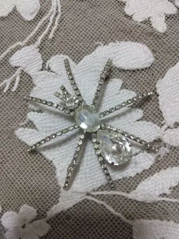 1점 한정 클리어 크리스탈 거미형 브로치 스파이더 빈티지 액세서리