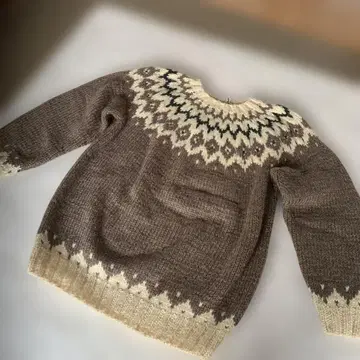 핸드메이드 라운드 요크 노르딕 무늬 울 100% 클리닝 완료