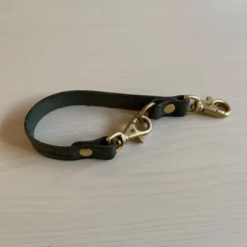 이보나 스크래치 오일 가죽 어태치먼트 스트랩 에버그린