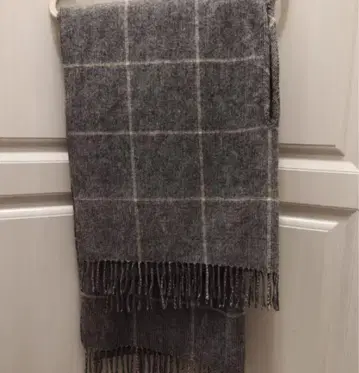 체크 무늬 울 혼방 머플러 그레이 계열