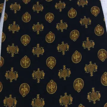 DKNY 애스콧 타이 100% LAYON 블랙 골드 문장 디자인