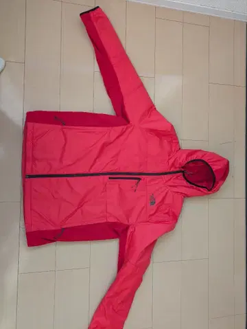 THE NORTH FACE 레드 나일론 자켓