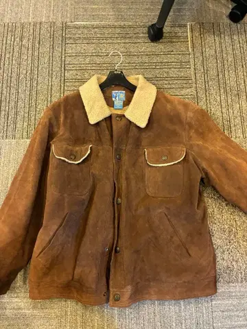 Stacy Hill 스웨이드 카라 부착 보아 자켓