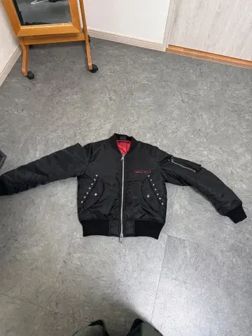 스터드 장식 블랙 MA-1 자켓