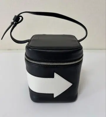 아네스베 스퀘어 가죽 미니백 블랙 화이트 모노톤 핸드백