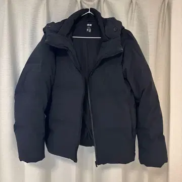 유니클로 후드 부착 심리스 다운 자켓 블랙