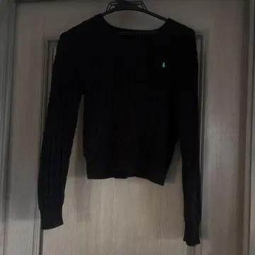 블랙 케이블 니트 스웨터