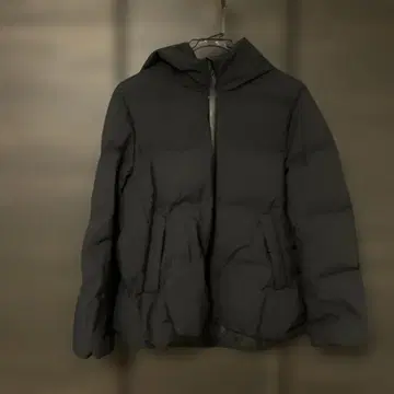 유니클로 M 다운 자켓 새상품급입니다