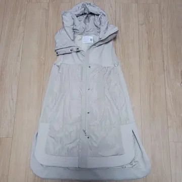 베이지 후드 부착 다운 베스트 긴 길이