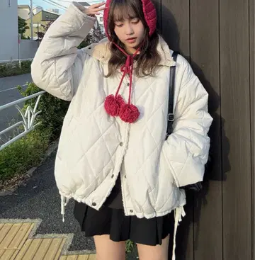 화이트 퀼팅 자켓 보아 카라 부착