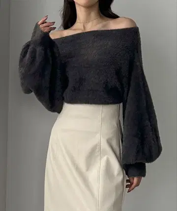 Louere 다크 그레이 오프숄더 니트 M