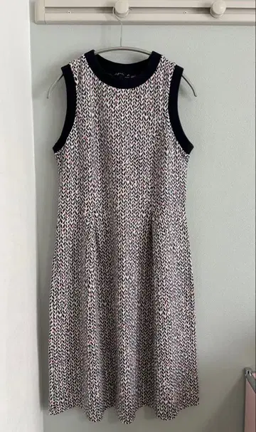 agni's b. 슬리브리스 무릎 기장 원피스 사이즈 2