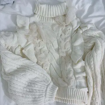 SWAN KISS laceup cable knit