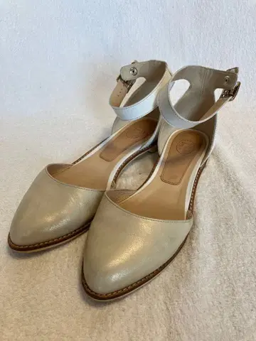 REGAL 아이보리 가죽 펌프스