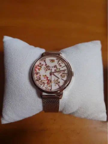 폴앤조 꽃무늬 메쉬 밴딩 시계
