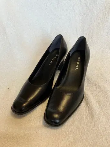 컨디션 최상: REGAL 블랙 힐