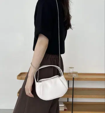 라운드 턱 백 카프리슈 마쥬