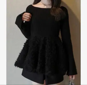 프릴 장식 페플럼 니트탑