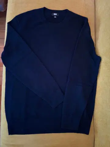 새상품급 UNIQLO 캐시미어 100% 네이비 스웨터 L