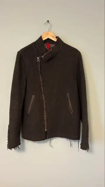 브라운 한정판 자켓, 세상에 하나뿐인 스타일리시한 아이템