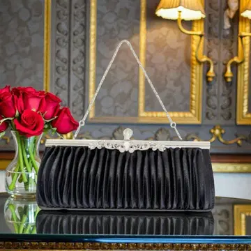 [미사용 새상품 택 포함 axes femme] 새틴 플리츠 클러치백 블랙