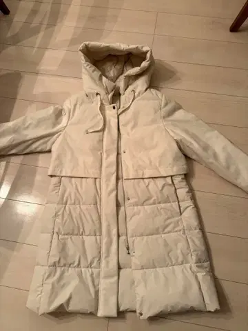 화이트 퀼팅 롱 코트