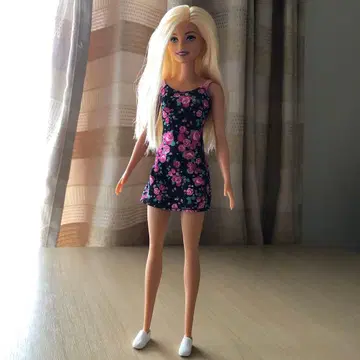 바비 인형 브론즈 헤어 꽃무늬 원피스
