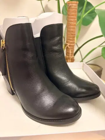 블랙 가죽 숏부츠