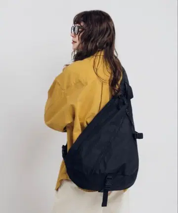 MUHET 슬링백 원숄더백 블랙